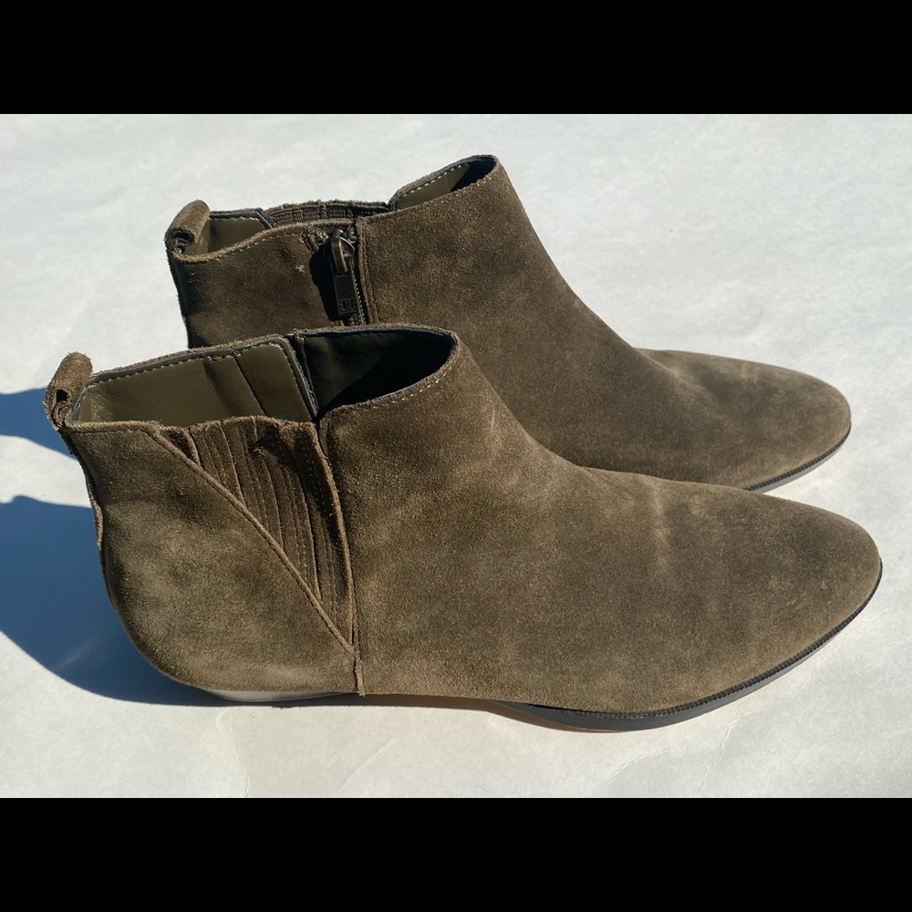 Ivanka Trump Suede Ankle Bootie Boots Size 9 Med